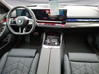 Neu BMW 540 303 PS (222 kW) 2026 Grau Kombi