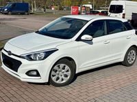 Gebraucht Hyundai i20 Select 84 PS (61 kW) 2021 Weiß Kleinwagen