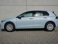 Neu VW Golf VIII 116 PS (85 kW) 2026 Crystal ice blue metallic Limousine