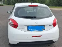Gebraucht Peugeot 208 Active 95 PS (69 kW) 2012 Weiß Kleinwagen