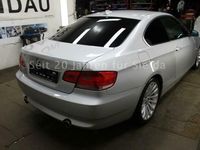 Käytetty BMW 330 272 HP (200 kW) 2007 Hopea Coupe - kaksiovinen