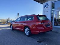 Gebraucht VW Passat Active 122 PS (89 kW) 2023 Tornadorot Kombi