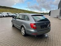 Gebraucht Skoda Superb Elegance 160 PS (117 kW) 2012 Grau Kombi