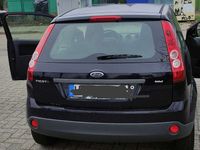 gebraucht Ford Fiesta dunkelblau, TÜV neu 12/25, Klima, 60 PS