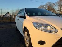 Gebraucht Ford Focus Trend 101 PS (74 kW) 2014 Weiß Kombi