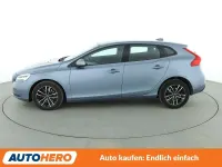Gebraucht Volvo V40 Momentum 122 PS (89 kW) 2017 Blau Kombi