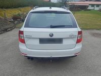 Gebraucht Skoda Superb 160 PS (117 kW) 2014 Weiß Kombi