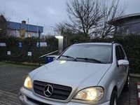 Gebraucht Mercedes ML270 163 PS (119 kW) 2003 Grau SUV