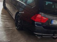 Gebraucht BMW 320 184 PS (135 kW) 2010 Schwarz Kombi