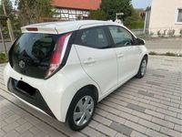 gebraucht Toyota Aygo (X) 1,0-l-VVT-i x-play touch Klimaautomatik