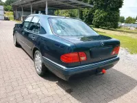 Używany Mercedes E430 279 KM (205 kW) 1997 Niebieski Sedan/Limuzyna