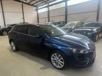 Gebraucht Renault Mégane GrandTour Intens 131 PS (96 kW) 2017 Blau Kombi