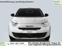 Neu Fiat 600 Street 101 PS (74 kW) 2026 Gelato weiß / dach schw... SUV