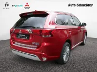 Gebraucht Mitsubishi Outlander P-HEV Intro Edition 224 PS (164 kW) 2019 Rot (metallic) SUV