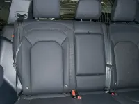 Gebraucht Land Rover Defender SE 200 PS (147 kW) 2023 Pangea green (metallic) SUV