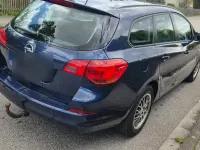 Usata Opel Astra 100 CV (73 kW) 2011 Andere farben Station wagon