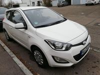 Gebraucht Hyundai i20 Edition 86 PS (63 kW) 2012 Weiß Kleinwagen