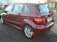 Gebraucht Mercedes B200 193 PS (141 kW) 2009 Rot metallic Van / Kleinbus