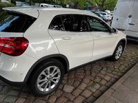 Gebraucht Mercedes GLA220 177 PS (130 kW) 2016 Weiß SUV