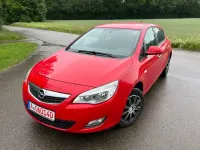 Gebraucht Opel Astra Design Edition 101 PS (74 kW) 2012 Rot Limousine