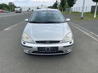 Używany Ford Focus Ghia 101 KM (74 kW) 2002 Szary Sedan/Limuzyna