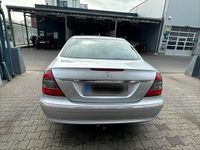 Second-hand Mercedes E200 184 CP (135 kW) 2006 Argintiu Berlinǎ