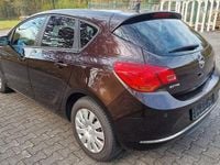 Gebraucht Opel Astra 140 PS (102 kW) 2013 Braun Limousine