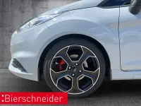 Gebraucht Ford Fiesta ST200 200 PS (147 kW) 2017 Weiss Kleinwagen