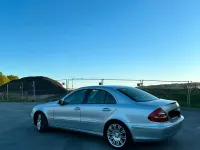 Używany Mercedes E280 231 KM (169 kW) 2005 Srebrny Sedan/Limuzyna