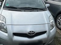 Gebraucht Toyota Yaris 99 PS (72 kW) 2011 Grau Kleinwagen