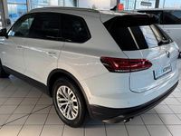 Gebraucht VW Touareg Basis 231 PS (169 kW) 2019 Weiß SUV