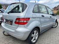 Gebraucht Mercedes B180 109 PS (80 kW) 2006 Silber Van / Kleinbus