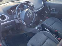 Gebraucht Renault Clio II 75 PS (55 kW) 2011 Rot Kleinwagen