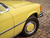 Gebraucht Mercedes E280 185 PS (136 kW) 1976 Gelb Limousine