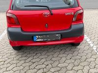 Gebraucht Toyota Yaris Eco 68 PS (50 kW) 2000 Rot Limousine