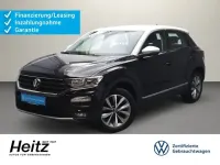 Gebraucht VW T-Roc Style 110 PS (80 kW) 2021 Deep black perleffekt/pure whi SUV