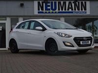 Gebraucht Hyundai i30 101 PS (74 kW) 2016 Weiß Limousine