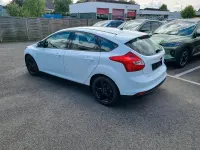 Gebraucht Ford Focus 104 PS (76 kW) 2011 Weiß Limousine
