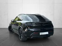 Gebraucht Porsche Macan Turbo 469 kW (639 PS) 2026 Schwarz SUV
