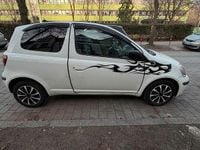 Gebraucht Toyota Yaris 86 PS (63 kW) 2003 Weiß Kleinwagen
