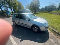 Second-hand VW Golf IV 101 CP (74 kW) 2004 Argintiu Hatchback