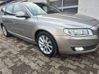Gebraucht Volvo V70 Summum 181 PS (133 kW) 2015 Beige Kombi