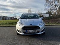 Gebraucht Ford Fiesta Ambiente 75 PS (55 kW) 2014 Silber Kleinwagen