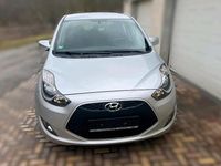 Gebraucht Hyundai ix20 90 PS (66 kW) 2016 Silber Kleinwagen