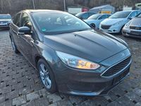 Gebraucht Ford Focus Ambiente 101 PS (74 kW) 2015 Grau Limousine