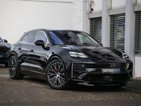Gebraucht Porsche Macan Turbo 469 kW (639 PS) 2025 Tiefschwarz met. SUV