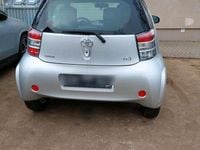 Gebraucht Toyota iQ 68 PS (50 kW) 2009 Silber Kleinwagen