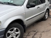 Gebraucht Mercedes ML320 214 PS (157 kW) 2002 Silber SUV