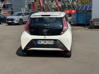 Gebraucht Toyota Aygo 69 PS (50 kW) 2017 Weiß Kleinwagen