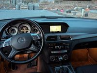Gebraucht Mercedes C180 Elegance 156 PS (114 kW) 2013 Schwarz Limousine